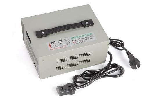 Зарядное устройство для свинцовых тяговых аккумуляторов 60V100AН (15A) Зарядное устройство для свинцовых тяговых аккумуляторов 60V100AН (15A)